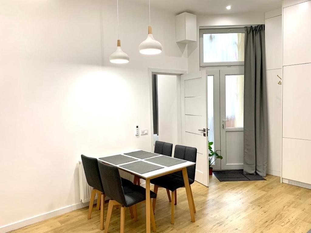 Colton Budapest Paulay Apartments Bagian luar foto