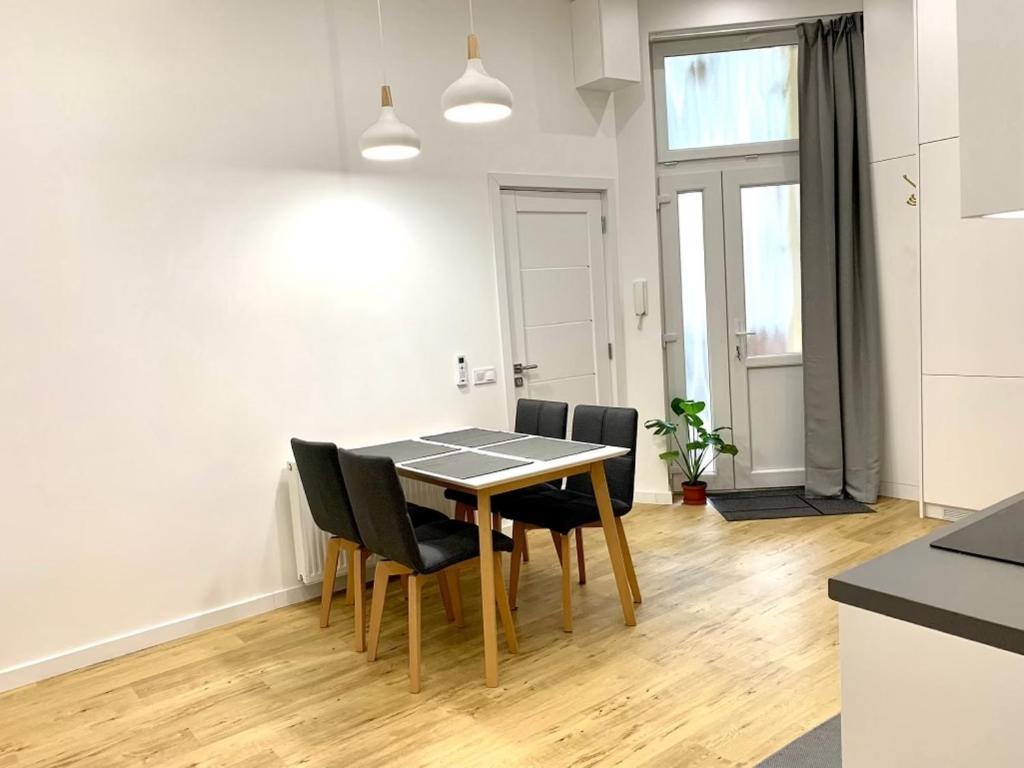 Colton Budapest Paulay Apartments Bagian luar foto