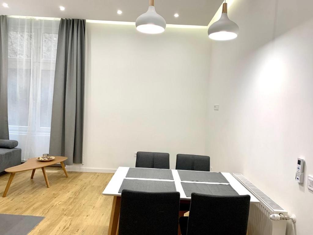 Colton Budapest Paulay Apartments Bagian luar foto