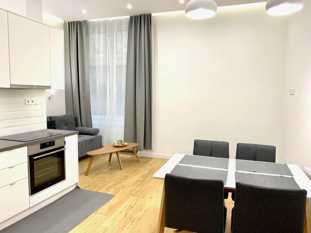 Colton Budapest Paulay Apartments Bagian luar foto