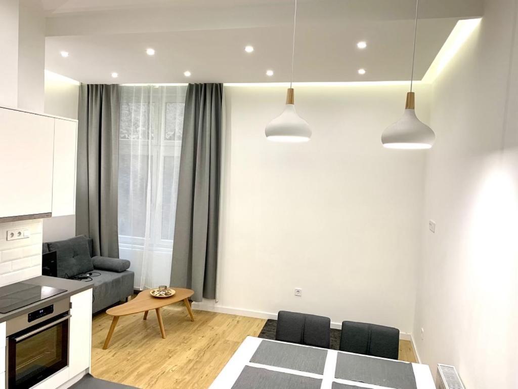 Colton Budapest Paulay Apartments Bagian luar foto