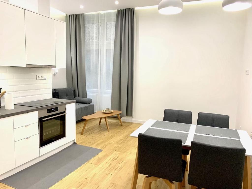 Colton Budapest Paulay Apartments Bagian luar foto