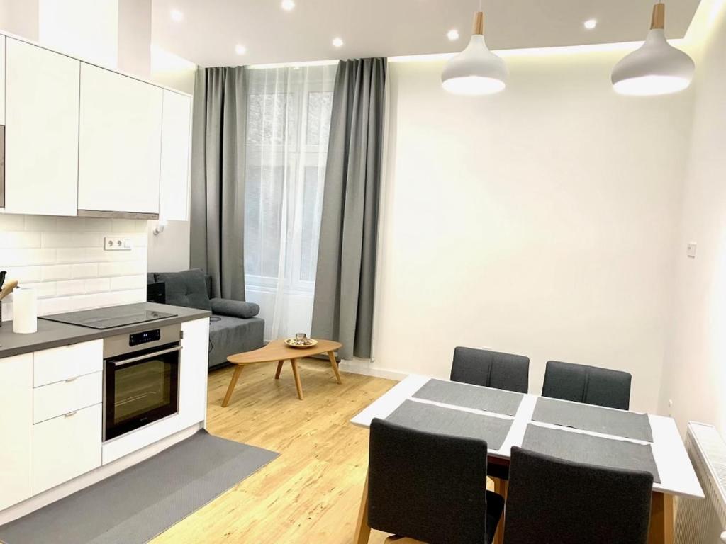 Colton Budapest Paulay Apartments Bagian luar foto