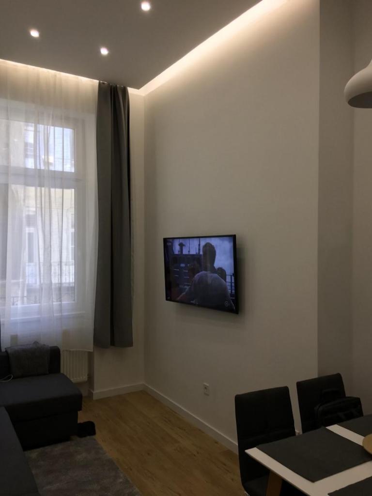 Colton Budapest Paulay Apartments Bagian luar foto
