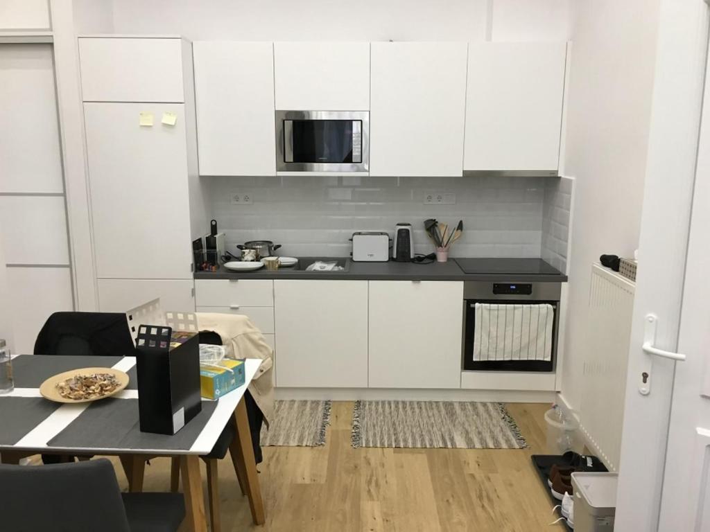 Colton Budapest Paulay Apartments Bagian luar foto