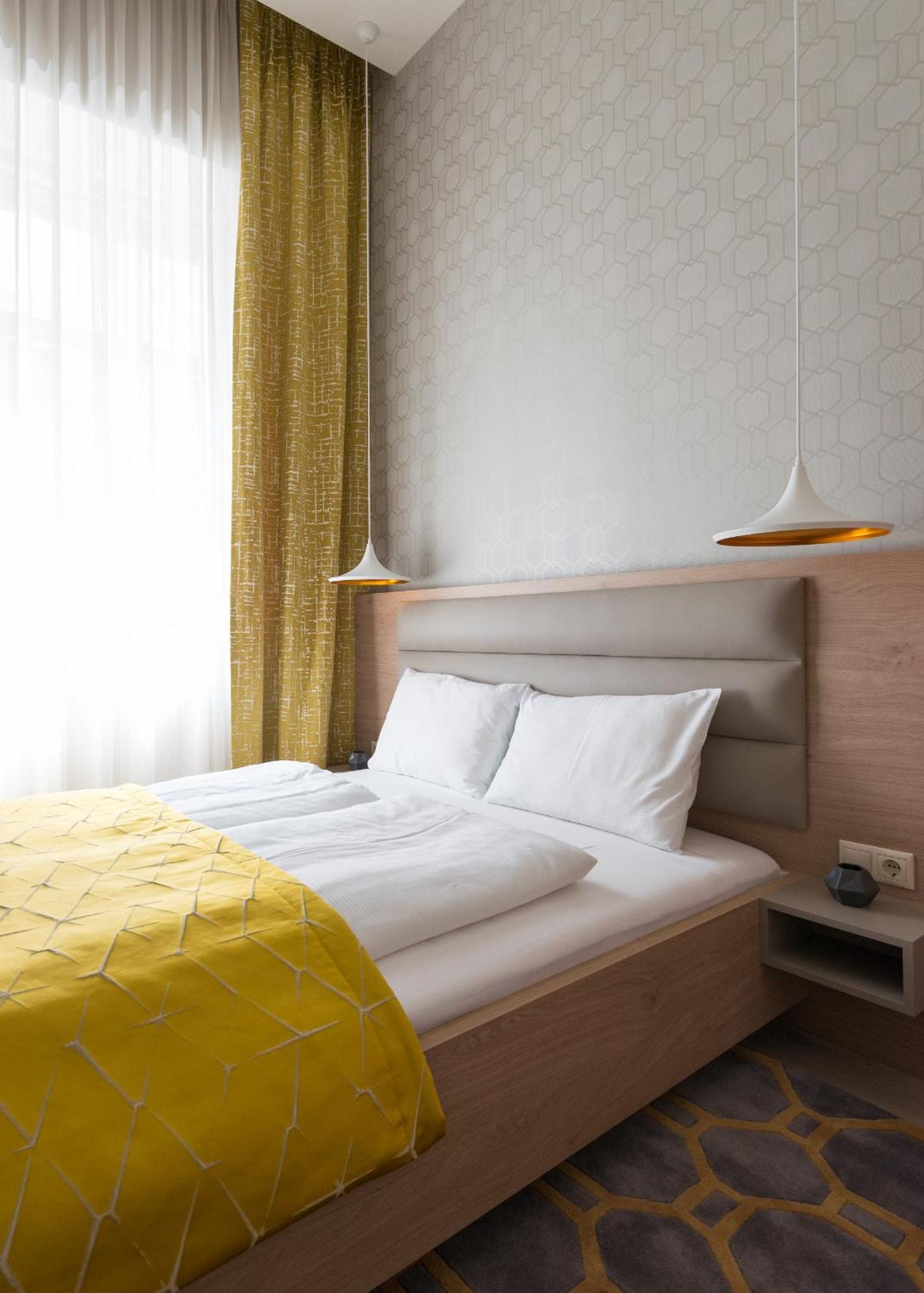 Colton Budapest Paulay Apartments Bagian luar foto